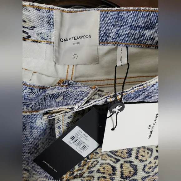 One Teaspoon Trucker Shorts/Leoparty